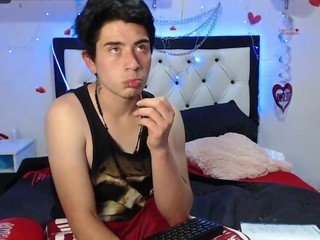 EVELYN-ZOE naked in her Live Sex Chat