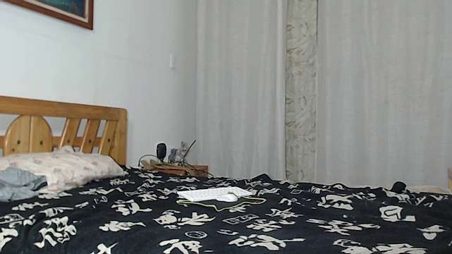 Fabiana_Santorini naked stripping on cam for live sex video chat
