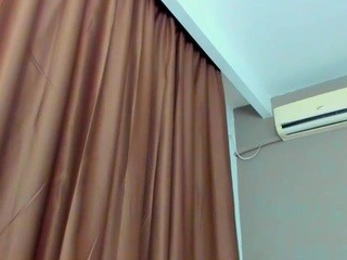 HaileyDee naked in her Live Sex Chat