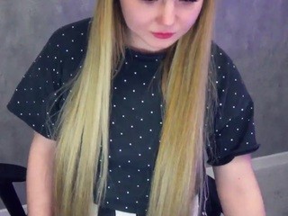 Kira who loves cum naked in her Live Sex Chat