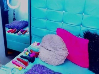 LucianaFozi naked in her Live Sex Chat