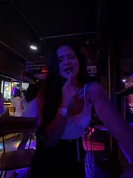 Maya_Hale naked stripping on cam for live sex video chat