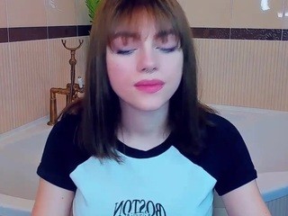 MeyliLil naked in her Live Sex Chat