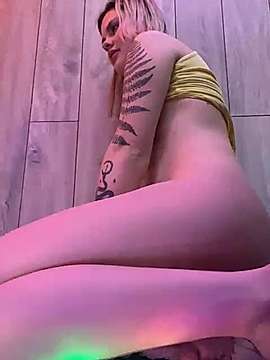 MiraStar naked stripping on cam for live sex video chat