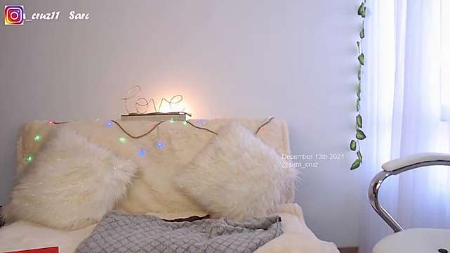 sara_cruz011 naked stripping on cam for live sex video chat