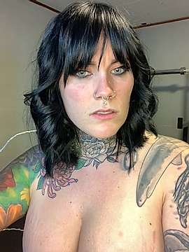 tattooedslutxxx naked stripping on cam for live sex video chat