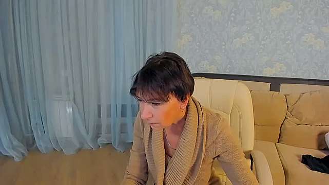 Theresa_Hunt naked stripping on cam for live sex video chat