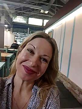 Arina_smiles naked stripping on cam for live sex video chat