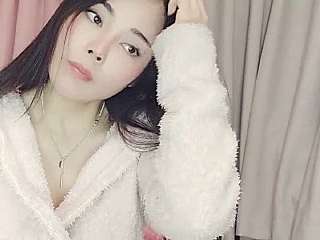 Kelly— naked stripping on cam for live sex video chat