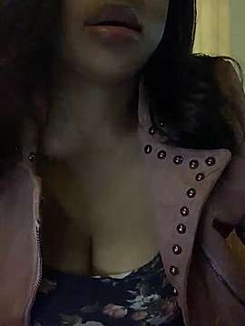 trianawhite naked stripping on cam for live sex video chat