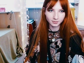 Allie-Snow naked in her Live Sex Chat