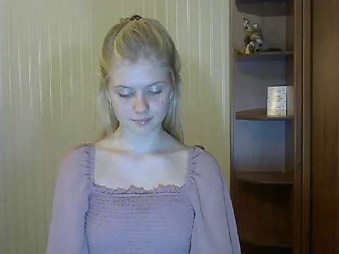 Anastelisa naked stripping on cam for live sex video chat