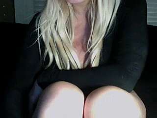 BlondandCurvy naked stripping on cam for live sex video chat