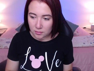 Ellii-brown naked in her Live Sex Chat