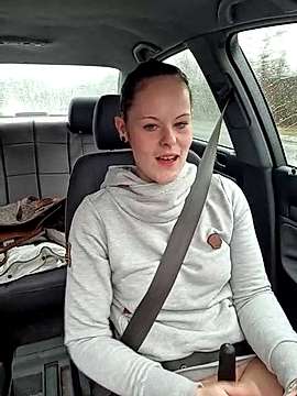 geilesDeutschesLuder naked stripping on cam for live sex video chat