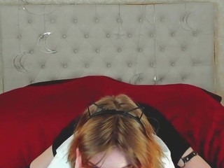 KiraDavis naked in her Live Sex Chat