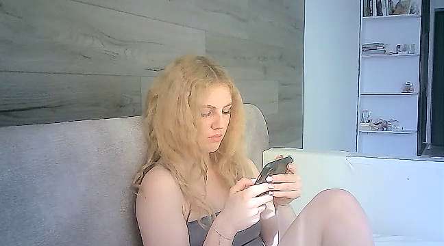 Kittie_Anny naked stripping on cam for live sex video chat