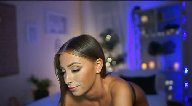 Melisia_XXX naked stripping on cam for live sex video chat