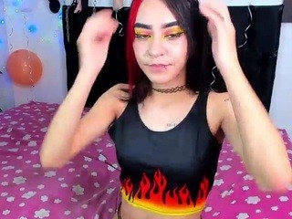 redhaired-lil-biitch naked in her Live Sex Chat