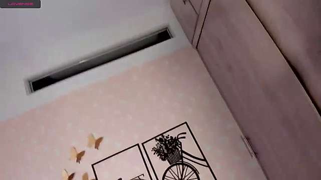 Roxana_01 naked stripping on cam for live sex video chat