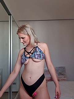 SiaSilver naked stripping on cam for live sex video chat