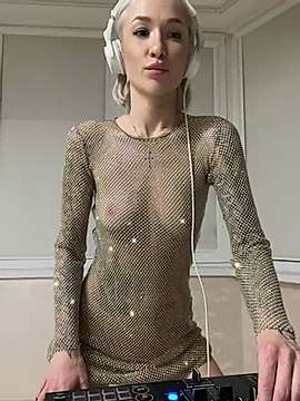 VeneraCutee naked stripping on cam for live sex video chat