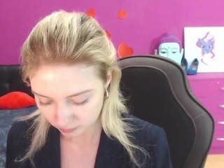 MaryWhite8 naked in her Live Sex Chat