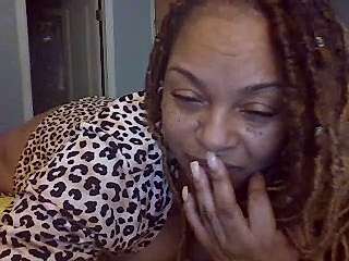 MSweetLindaParks naked stripping on cam for live sex video chat