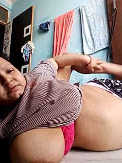 Roohi21 naked stripping on cam for live sex video chat