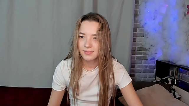 KelLyrtin naked stripping on cam for live sex video chat