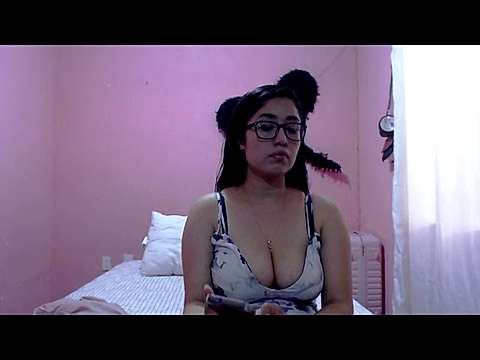 YummyMeow naked stripping on cam for live sex video chat