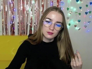 GwenBerry naked in her Live Sex Chat