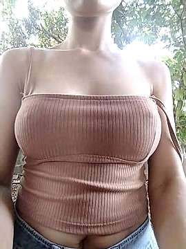 Hhii11 naked stripping on cam for live sex video chat