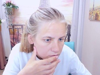 JadeSoft naked in her Live Sex Chat