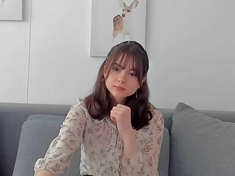 Yummy-Alana naked stripping on cam for live sex video chat