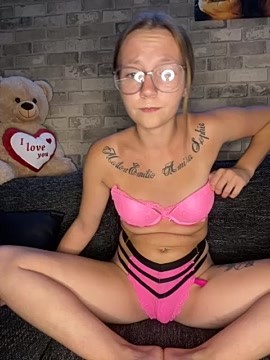 kleinesluder69 naked stripping on cam for live sex video chat
