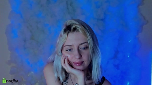 RuthTayIor naked stripping on cam for live sex video chat