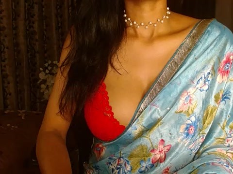 SweetSia naked stripping on cam for live sex video chat