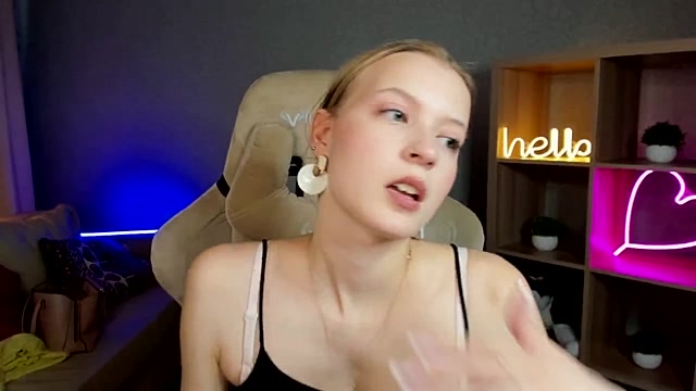 DaisyMoore naked stripping on cam for live sex video chat