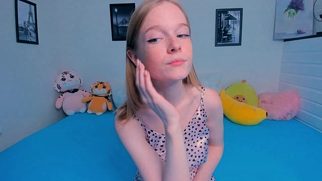 EvaRusselI naked stripping on cam for live sex video chat