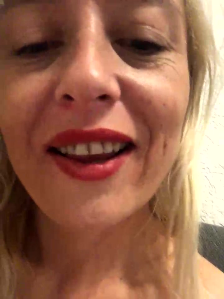 kinkyRosa99 naked stripping on cam for live sex video chat