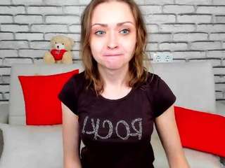 Linda-Bryant naked in her Live Sex Chat