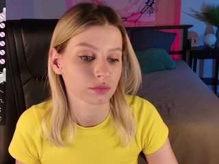 Melodywards naked in her Live Sex Chat