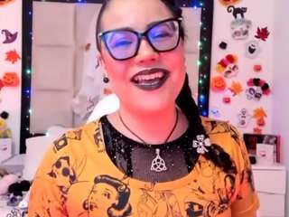 SkylerRed naked in her Live Sex Chat