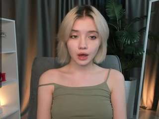 LinessaLewis naked in her Live Sex Chat