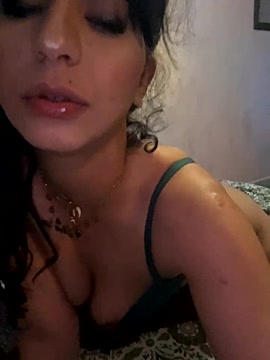 Niiaraah naked stripping on cam for live sex video chat