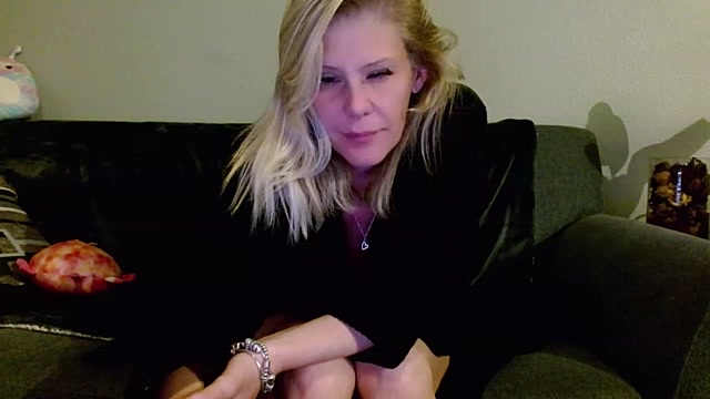 Space_Angel_Lexi naked stripping on cam for live sex video chat