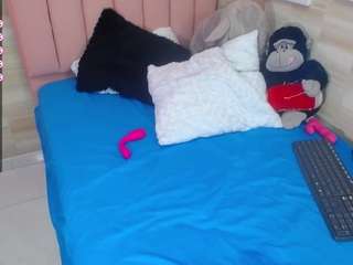 AMELIE naked in her Live Sex Chat