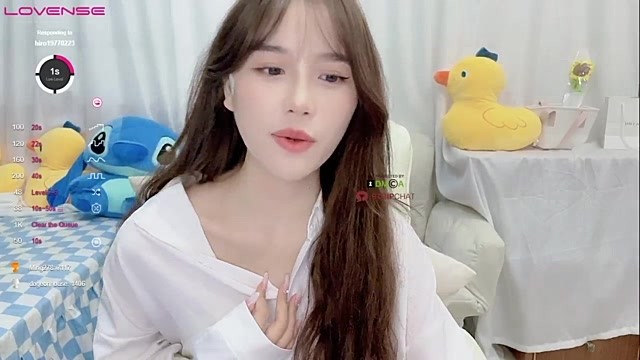 Eliauk_w naked stripping on cam for live sex video chat