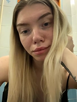 Lisaaa_Alisa naked stripping on cam for live sex video chat